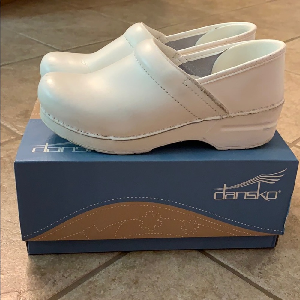 Dansko Professional Box in White Leather
